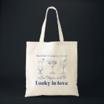 Sac fourre-tout Vegas Bachelorette<br><div class="desc">sacs fourre-tout thématiques "Lucky in Love" pour correspondre à votre fête de bachelorette! Ces accessoires thématiques et personnalisables de Las Vegas font pour des cadeaux de demoiselles d'honneur parfaits. Changez les couleurs, le nom de la mariée, certaines polices de caractères, le type de sac fourre-tout etc. et faites-les vous-mêmes pour...</div>
