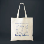 Sac fourre-tout Vegas Bachelorette<br><div class="desc">sacs fourre-tout thématiques "Lucky in Love" pour correspondre à votre fête de bachelorette! Ces accessoires thématiques et personnalisables de Las Vegas font pour des cadeaux de demoiselles d'honneur parfaits. Changez les couleurs, le nom de la mariée, certaines polices de caractères, le type de sac fourre-tout etc. et faites-les vous-mêmes pour...</div>