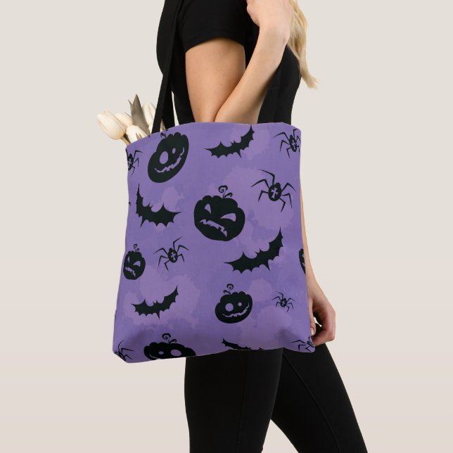 Sac fourre-tout violet Halloween avec créatures bo (De près)