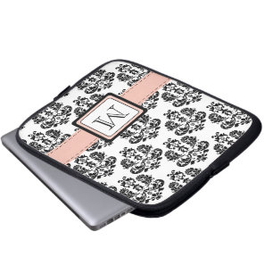 Sac noir rose décoré d'un monogramme de douille
