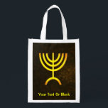 Sac Réutilisable Flamme de Menorah<br><div class="desc">Un rendu numérique brun et or de la menorah juive à sept branches (hébreu : מְ נ וֹ רָ ‎). Ajoutez votre propre texte. La menorah à sept branches, utilisée dans le sanctuaire portatif mis en place par Moïse dans le désert et plus tard dans le Temple de Jérusalem, est...</div>
