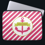 Sac rose de l'électronique d'Ancre et de rayures<br><div class="desc">Un sac de l'électronique comportant une illustration d'une ancre rose couverte par une bannière verte.  Personnalisez avec votre nom dans le rose sur la bannière.  L'Ancre est cercle intérieur décrit en vert.  L'arrière - plan est des rayures de diagonale de roses indien.</div>