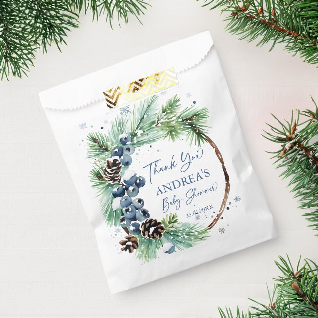 Sachets En Papier Baby shower d'hiver pins enneigés en faveur (Winter baby shower snowy pines wreath favor bag watercolor blue winter berries pine cones )