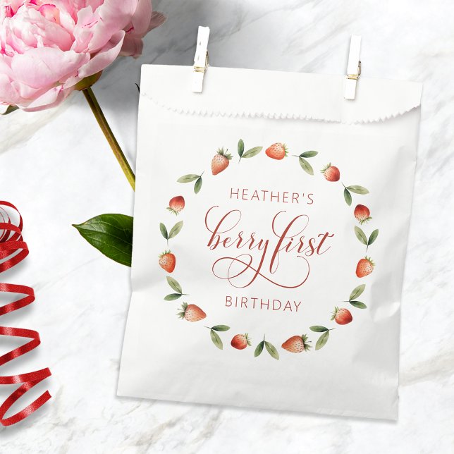 Sachets En Papier Berry d'abord (Berry First Favor Bag by Painted Paperie
)