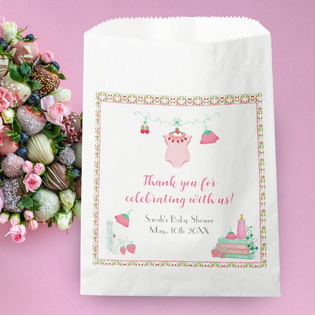 Sachets En Papier Bouteille De Fraise Avec Baby shower Motif (Send guests home with strawberry-themed favor bags, a sweet memory of your celebration.)