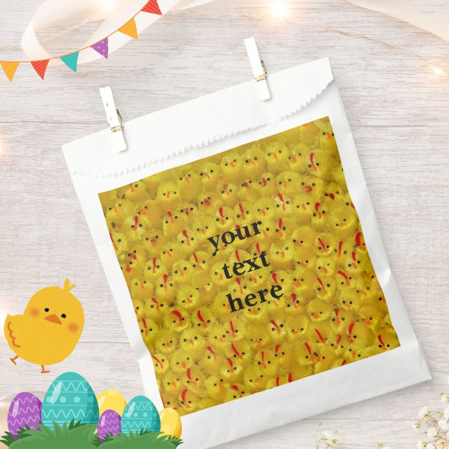 Sachets En Papier Cute Jaune Poussins de Pâques Texte personnalisé F (Cute yellow chick pattern favor bags for Easter or spring celebrations. Personalize with your text.)