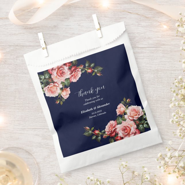 Sachets En Papier Dark moody pink and red roses navy blue  wedding (Coupé)
