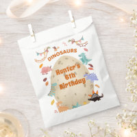 Dinosaur fête d'anniversaire avec l'oeuf géant Din