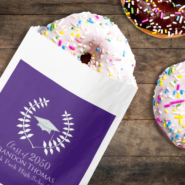 Sachets En Papier Diplôme Moderne Mortier Classique Violet (Classic purple graduation candy favor bag with simple typography for elegant party treats.)
