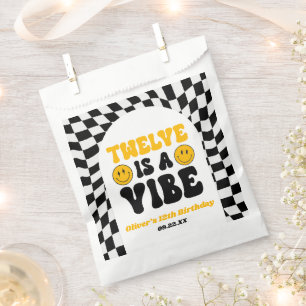 Sachets En Papier Douze Est Une Atmosphère Fête D'anniversaire Rétro