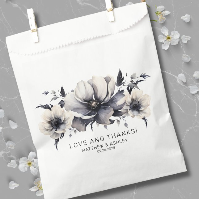 Sachets En Papier Élégant Mariage moderne noir blanc floral (Elegant Modern Boho Floral Black White Wedding Favor Bag)