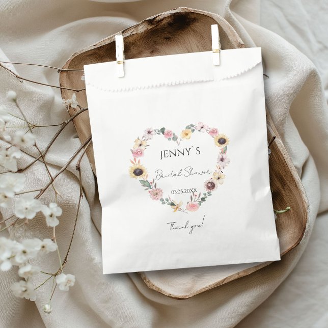 Sachets En Papier Fête des mariées Mariage Flower-Heart (Flower-Heart Bridal Shower Favor Bag with your name and date.)