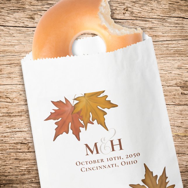Sachets En Papier Feuilles d'automne Mariage Monogramme personnalisé (Fall leaves wedding favor treat bag.)