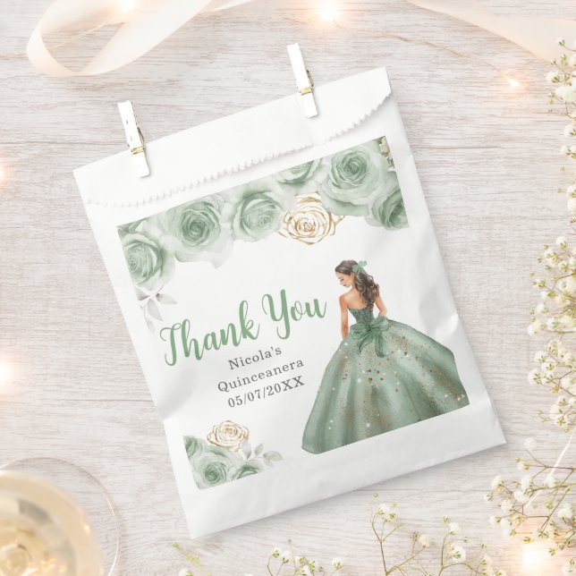 Sachets En Papier Floral Princess in a Sage Green Dress Quinceanera (Coupé)