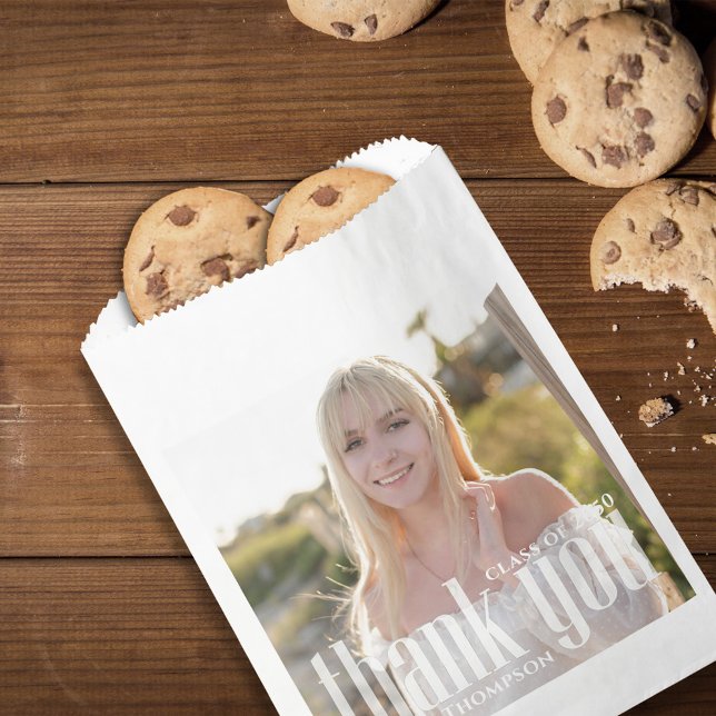 Sachets En Papier Graduation Candy favorise la calligraphie d'or cla (Classic gold calligraphy graduation thank you favor bag perfect for elegant grad party treats.)