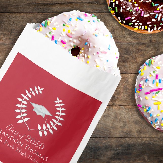 Sachets En Papier Graduation Moderne Cardinal Cardinal Rouge (Classic cardinal red graduation candy favor bag with simple typography for party treats.)