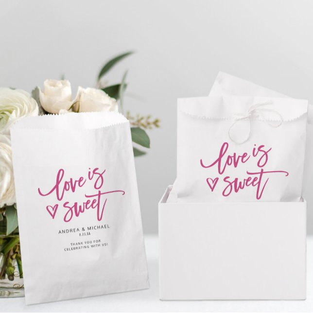 Sachets En Papier L'amour est doux Magenta rose Mariage Coeur amusan (Wedding Candy Favor Bags - Love is Sweet - Magenta Pink - Fun Brush Script with Hand Drawn Heart)