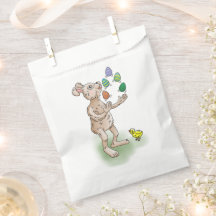 Le lapin de Pâques jongle avec les oeufs de Pâques