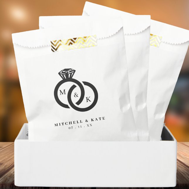 Sachets En Papier Mariage de monogramme à anneaux diamant blanc et n (White & Black Diamond Ring Monogram Wedding Favor Bag)