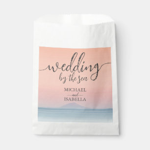 Sachets En Papier Mariage en bord de mer sous le soleil couchant