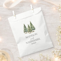 Mariage minimaliste de la forêt de pins neigeux d'