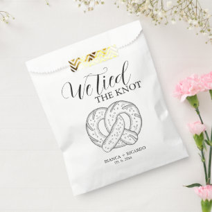 Sachets En Papier Moderne Nous avons attaché le noeud bretzel mariag