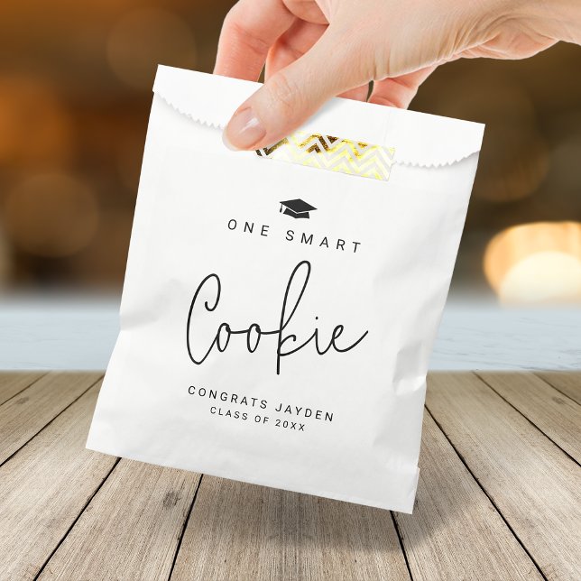 Sachets En Papier Moderne Script One Smart Cookie Graduation (Modern Script One Smart Cookie Graduation Favor Bag)