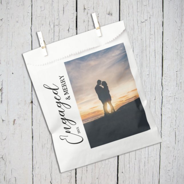 Sachets En Papier Photo de couple fiancé et joyeux (Créateur téléchargé)