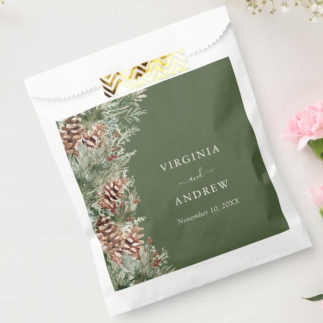 Sachets En Papier Pin Vert (Green Watercolor Pine Forest Favor Bag by Painted Paperie
)