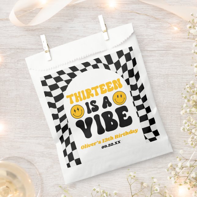 Sachets En Papier Treize Est Une Vibration Fête D'anniversaire Rétro (Coupé)