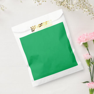 Sachets En Papier un arrière - plan vert avec un