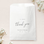 Sachets En Papier Un Merci doux Mariage Doughnut Bonbons<br><div class="desc">Sacs de faveur mariage et douche nuptiale conçus sur mesure et dotés d'un design moderne et élégant de calligraphie à la main "un gentil merci". Choisissez parmi des sacs en papier blanc,  écru et kraft.</div>