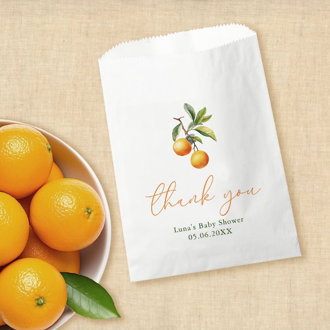 Sachets En Papier Un Petit Cutie Se Trouve Sur Le Chemin Du Baby sho (Créateur téléchargé)