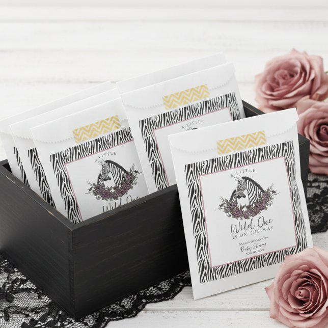 Sachets En Papier Un petit sauvageon Imprimé zèbre Enfants (Cute Jungle Animals Baby Shower Favor Bags with Baby Zebra, Mama Zebra, Zebra Print and Pink Border)