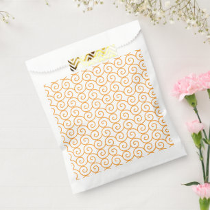 Sachets En Papier Un tapis marron et orange avec un motif répétitif