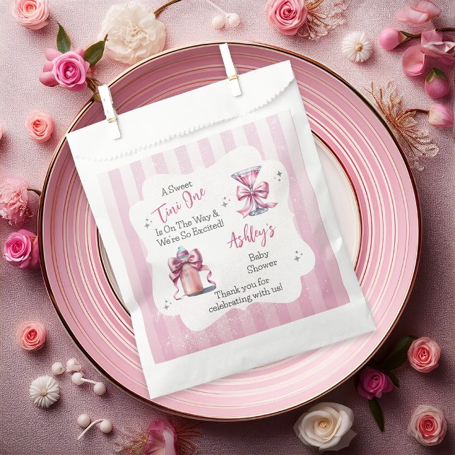 Sachets En Papier Un Tini sucré Un Coquette Rose Baby shower fille ("A Sweet Tini One Is On the Way . . ." Coquette Bows Martini | Bottle Girl Baby Shower Favor Bags)