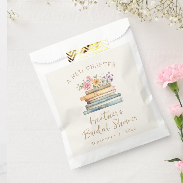 Sachets En Papier Une nouvelle Fête des mariées de livres Fleurs sau (A New Chapter Wildflower Books Bridal Shower Favor Bag by Painted Paperie
)