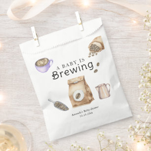 Sachets En Papier Une tasse de café Baby Shower Un bébé est en train