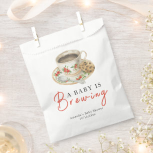 Sachets En Papier Une tasse de café Un bébé est en train de brasser