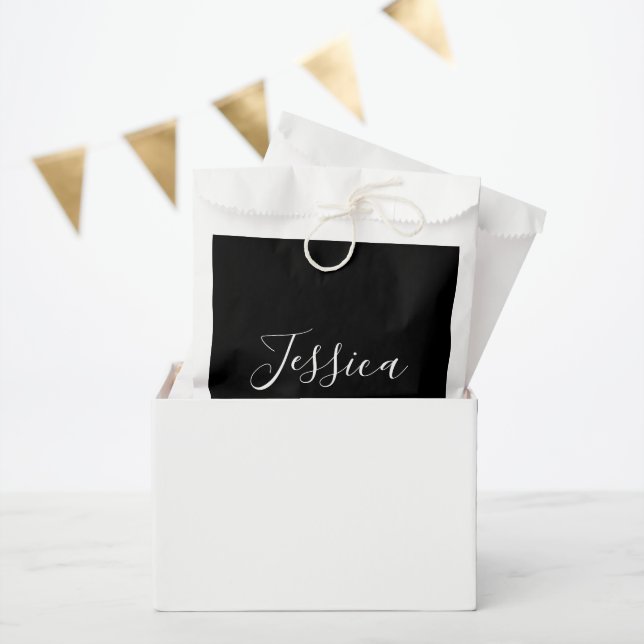 Sachets En Papier Votre nom | Élégant script blanc sur noir (Fête)