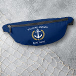 Sacs Banane Bienvenue à bord Nom du bateau Ancre Gold Laurel S<br><div class="desc">Paquets de nourrice personnalisés avec une ancre nautique conçue sur mesure, des feuilles de laurier de style or et une étoile d'or avec "Welcome Aboard" et votre nom ou nom de bateau. Cette pochette de taille est en blanc et or sur bleu marine classique ou modifier le design et facilement...</div>