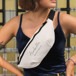Sacs Banane Bridesmaid | Script minimaliste moderne rose pâle<br><div class="desc">Cette conception personnalisée de Bridesmaid comprend une typographie manuscrite sur un arrière - plan rose vif. Vous pouvez facilement personnaliser le nom et le titre ou ajouter votre message personnalisé ! L'accessoire parfait pour une proposition de femme de chambre ou de bachelorette!</div>