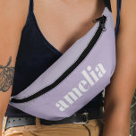 Sacs Banane Chic Lavande Monogramme violet<br><div class="desc">Un pack chic avec vos initiales de nom ou monogramme dans une grande police blanche tendance sur un arrière - plan violet lavande pastel. Vous pouvez ajuster la taille de la police dans l'outil de conception pour des noms plus courts ou plus longs.</div>