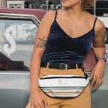 Sacs Banane Monogramme à rayures rétro chic<br><div class="desc">Un design minimaliste monogramme avec de grandes initiales typographiques dans une police classique avec votre nom ci-dessous et des rayures chic rétro couleur arc-en-ciel. Chaque femme a besoin d'un bon transport à fourre-tout autour de tous ses biens de première nécessité. Qu'il s'agisse d'un cadeau de femme de chambre, d'un cadeau...</div>