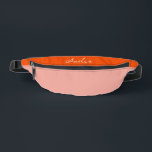 Sacs Banane Nom personnalisé bloc de couleur rose et rouge<br><div class="desc">Le cadeau parfait pour demoiselle d'honneur ! Sac banane bloc de couleur rose et rouge avec personnalisation facultative pour correspondre à la collection de fête de bachelorette !</div>