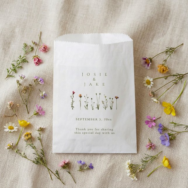 Sacs de fleurs sauvages de mariage rustiques (Rustic wedding wildflowers favor bags.)