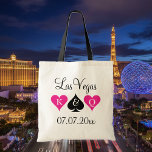 Sacs fourre-tout à mariage de thème de Las Vegas<br><div class="desc">Sac fourre-tout personnalisé à mariage de thème de Las Vegas avec des costumes de carte de jeu. Rose et coeurs au néon et pelle noire. Sac fourre-tout à mariage de tisonnier d'as de pique avec le roi et la reine des coeurs. Lettre de monogramme de Personalizable pour des jeunes mariés....</div>