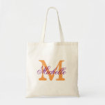 Sacs fourre-tout mariage violet orange<br><div class="desc">Sac fourre-tout mariage violet et orange avec monogramme personnalisé. Design vintage chic monogrammed. Personnaliser pour l'entourage des mariées ; demoiselles d'honneur, filles de fleurs, femme d'honneur, mère de la mariée, mère du marié, épouse d'équipe, invités, etc. Élégante typographie de script pour nom. Nom rustique initial. Aussi agréable pour les filles...</div>