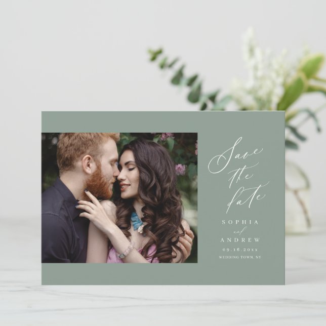 Sage Green Script simple photo save the date (Debout devant)