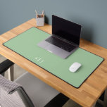 Sage vert minimaliste Bureau deux monogrammes<br><div class="desc">Sage vert minimaliste Deux Monogrammes Bureau Mat</div>